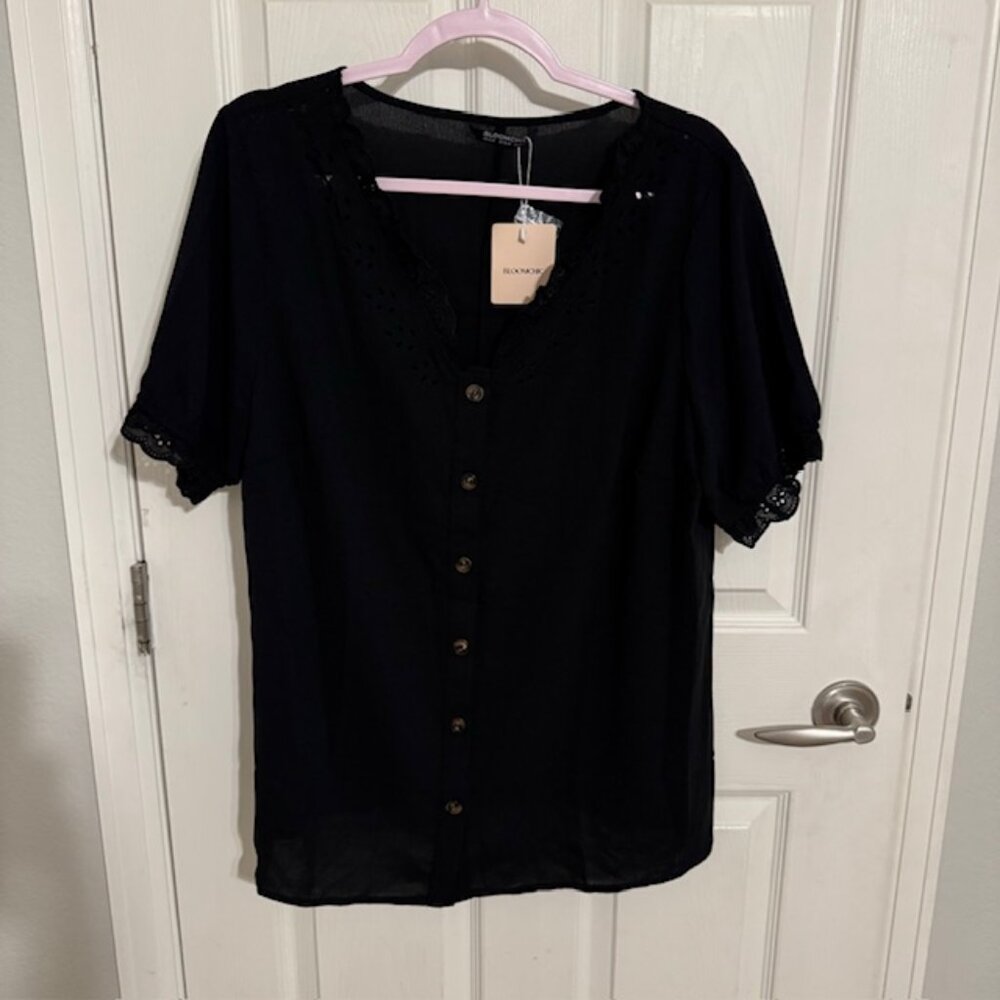 NWT BloomChic Lace Trim Button Up Laser Cut Puff Sleeve Women's Blouse, US 14-16